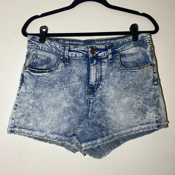 High Rise Denim Shorts *SEE SIZE INFO* - Picture 1 of 3